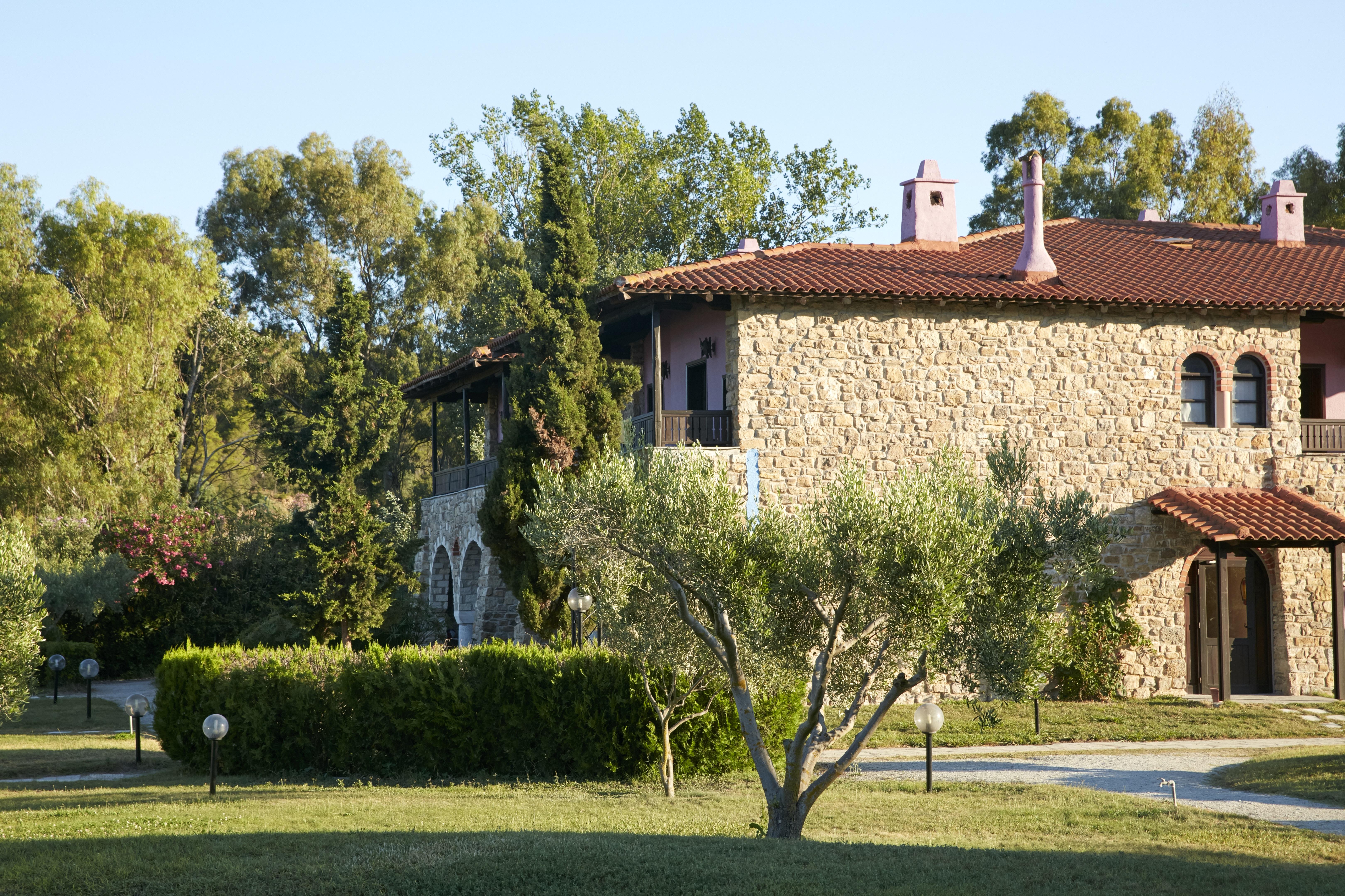 Simantro Resort Sani  Exterior foto The house of the late King Constantine II of Greece in exile in the Peloponnese