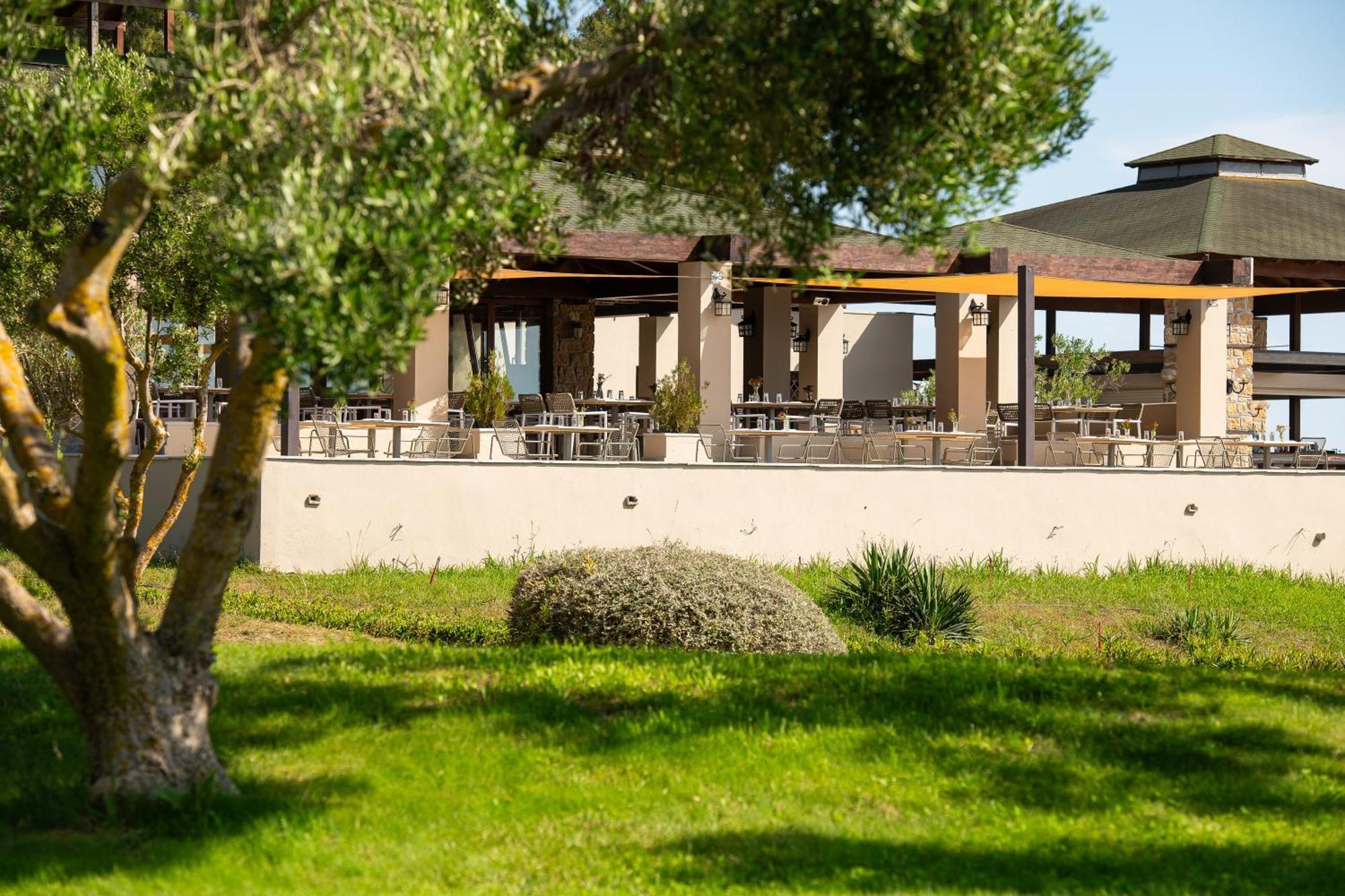 Simantro Resort Sani  Exterior foto The campus of the University of Patras