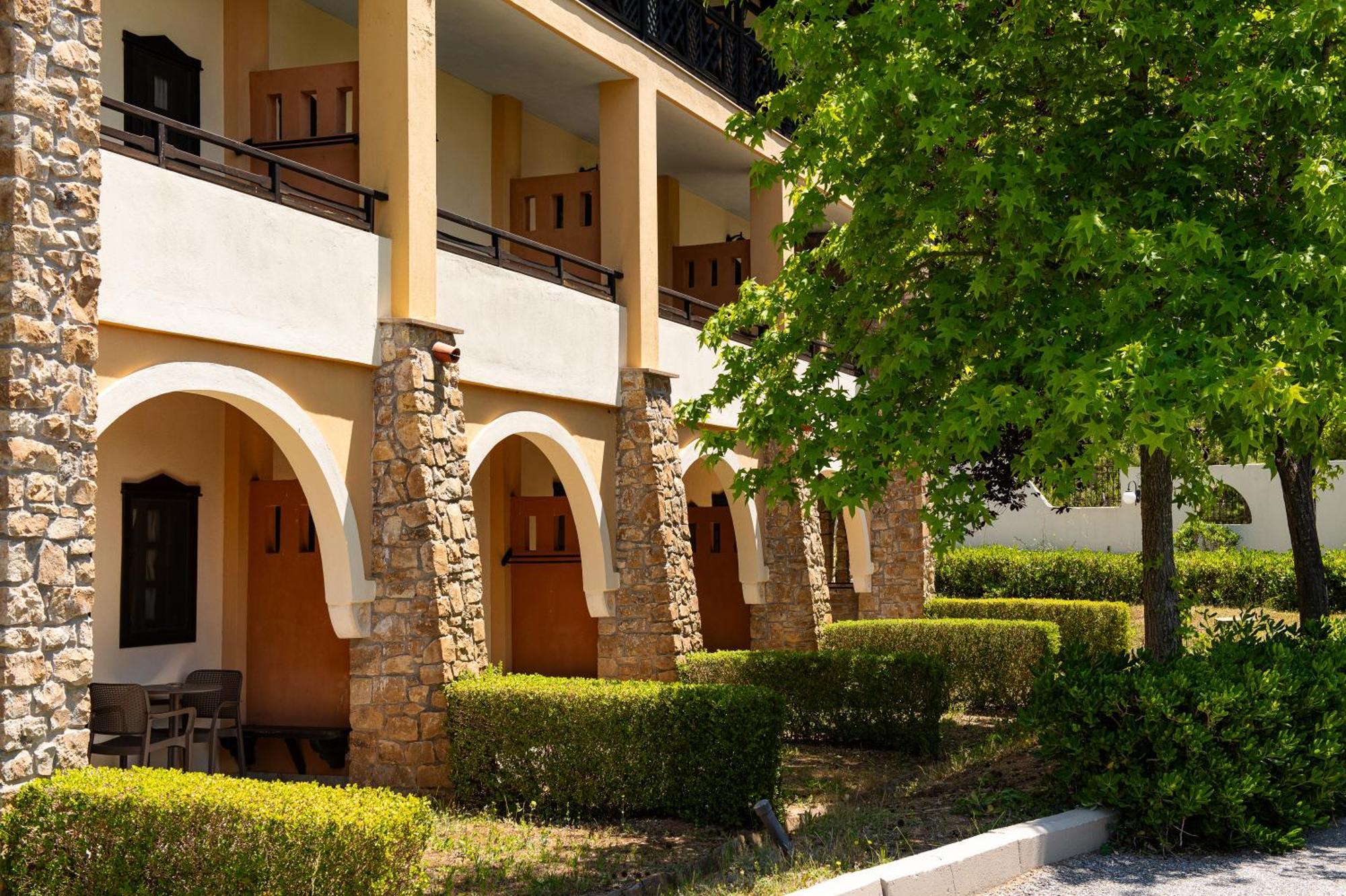 Simantro Resort Sani  Exterior foto The University of Patras