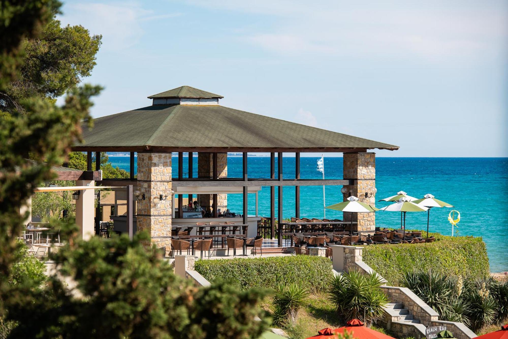 Simantro Resort Sani  Exterior foto The beach at the resort